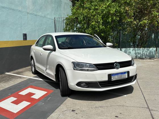 VOLKSWAGEN JETTA 2.0 TSI HIGHLINE 200CV GASOLINA 4P TIPTRONIC VOLKSWAGEN JETTA 2.0 TSI HIGHLINE 200CV GASOLINA 4P TIPTRONIC
